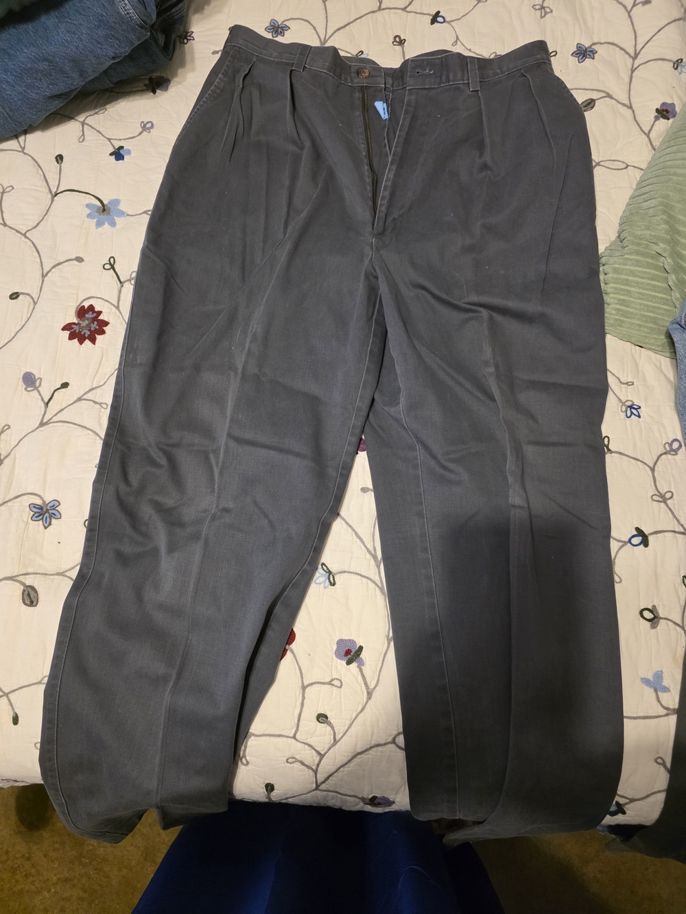 Hunt Club Men's Pleated Trousers in Charcoal Gray